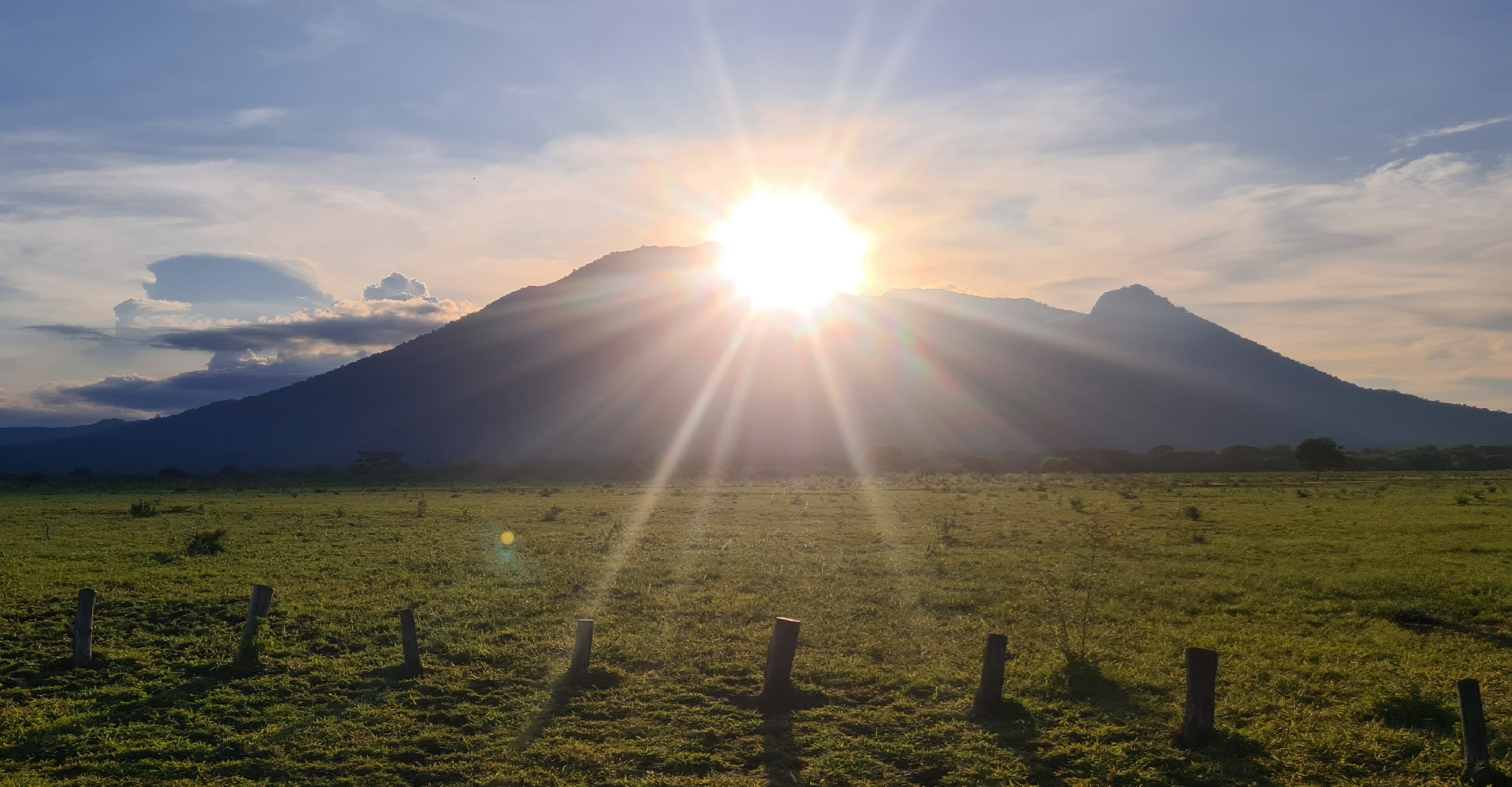 PULAU MENJANGAN SNORKELING